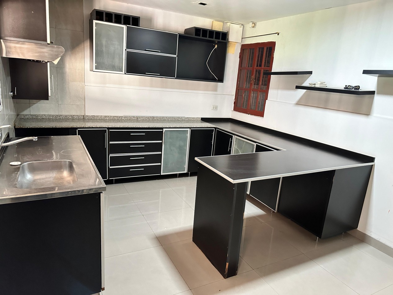 En venta casa cxompletamente remodelada en calle constitucion 151