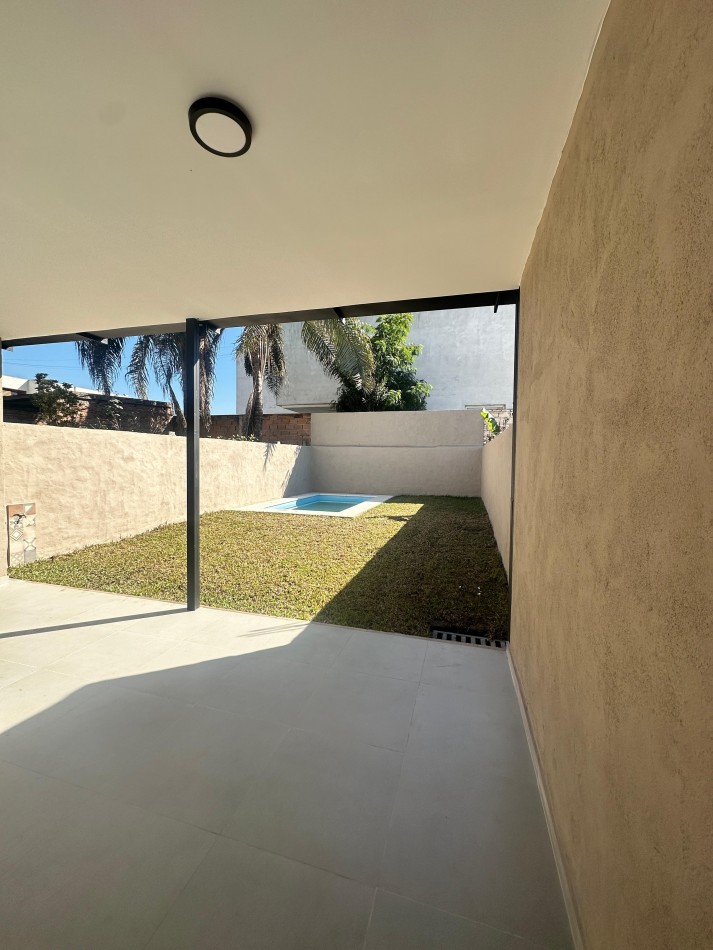 Duplex en Yerba Buena remodelado a nuevo