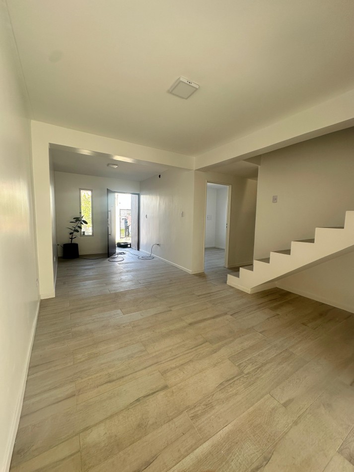 Duplex en Yerba Buena remodelado a nuevo
