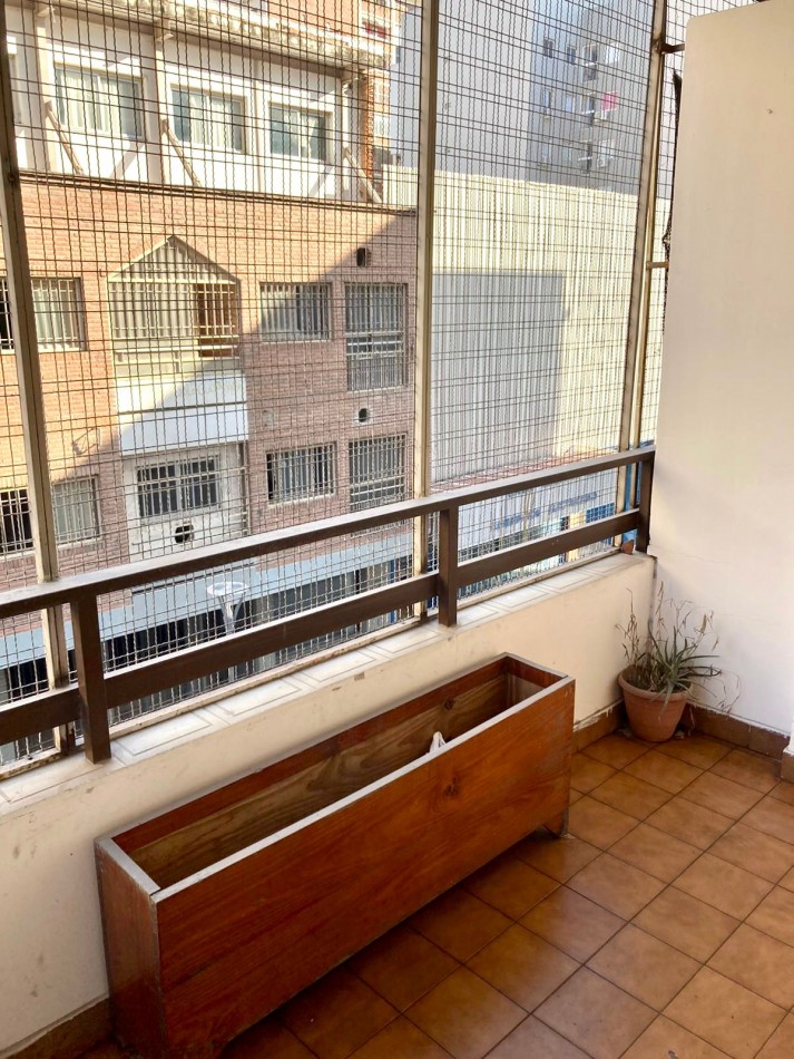 Vendo depto 3 dormitorios + dependencia - Laprida al 200