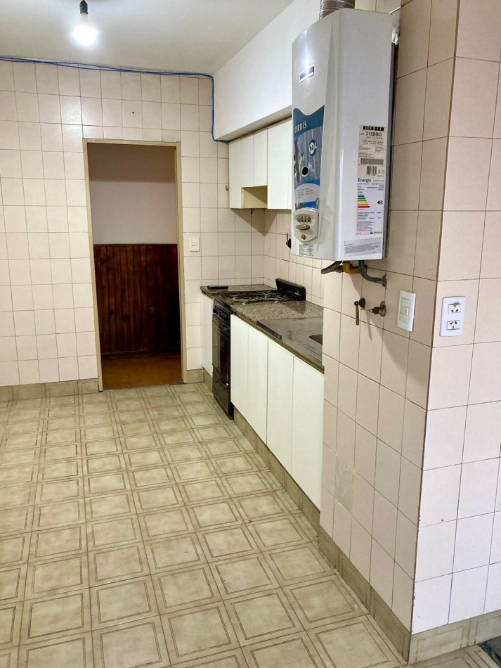 Vendo depto 3 dormitorios + dependencia - Laprida al 200