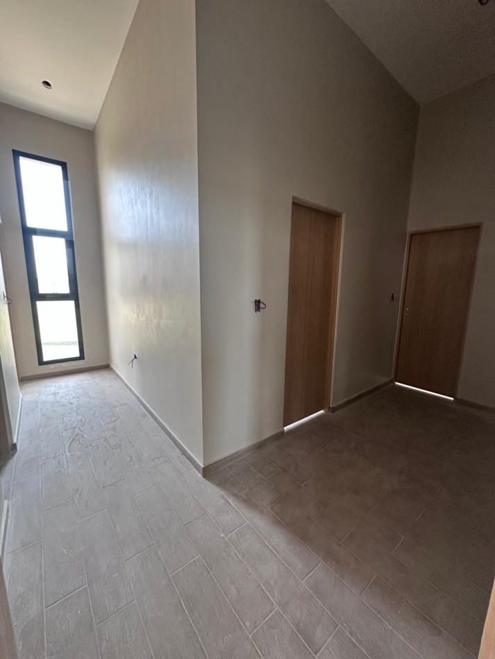 Casa a estrenar en el Country Viento Sur