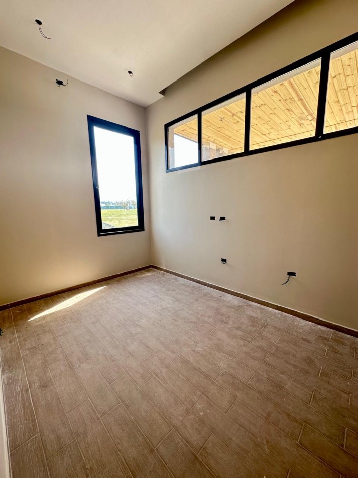 Casa a estrenar en el Country Viento Sur