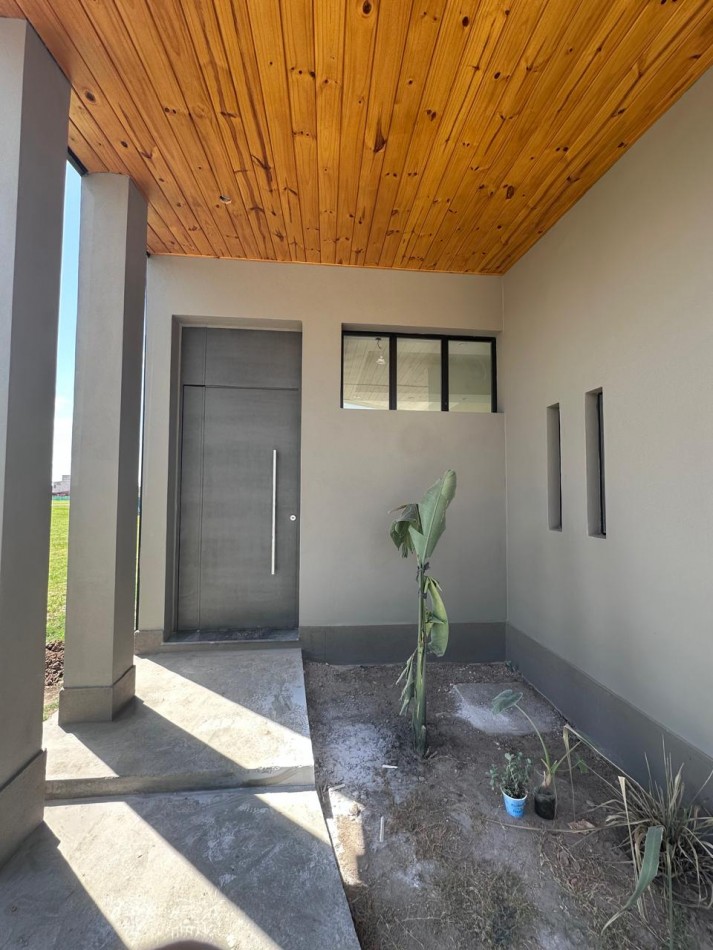 Casa a estrenar en el Country Viento Sur