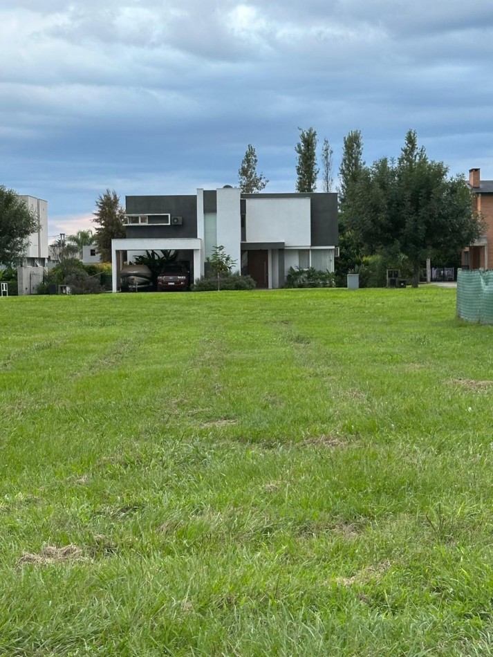 terreno central en venta Barrio privado Quinta Azucena