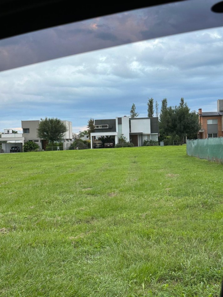 terreno central en venta Barrio privado Quinta Azucena