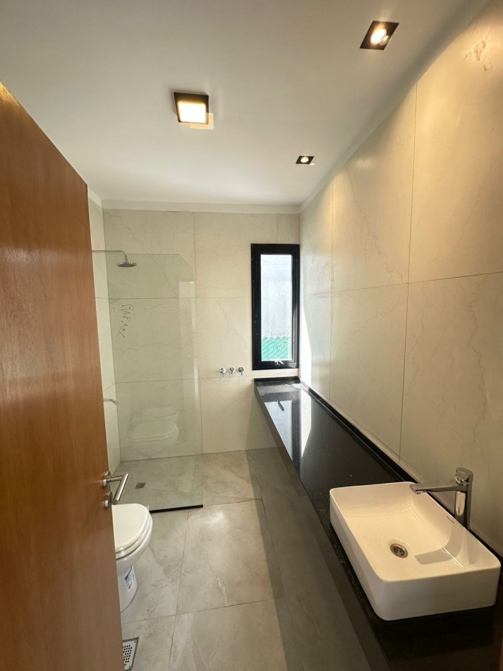 Casa a estrenar en el Country La Reserva 1