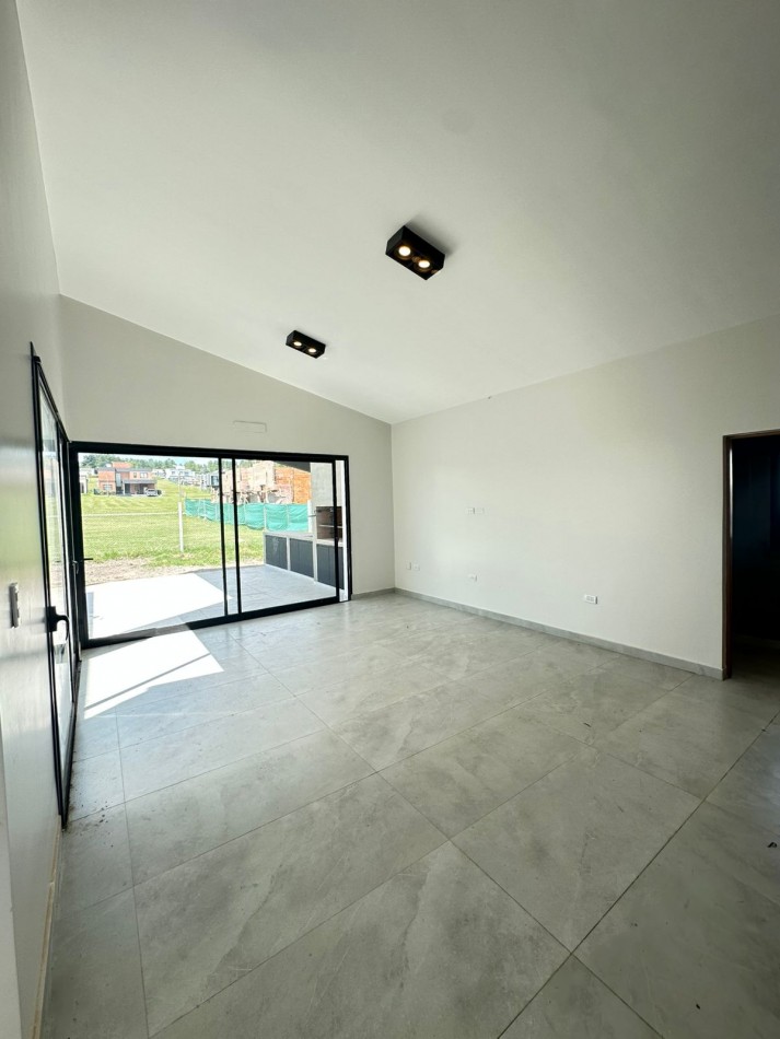 Casa a estrenar en el Country La Reserva 1