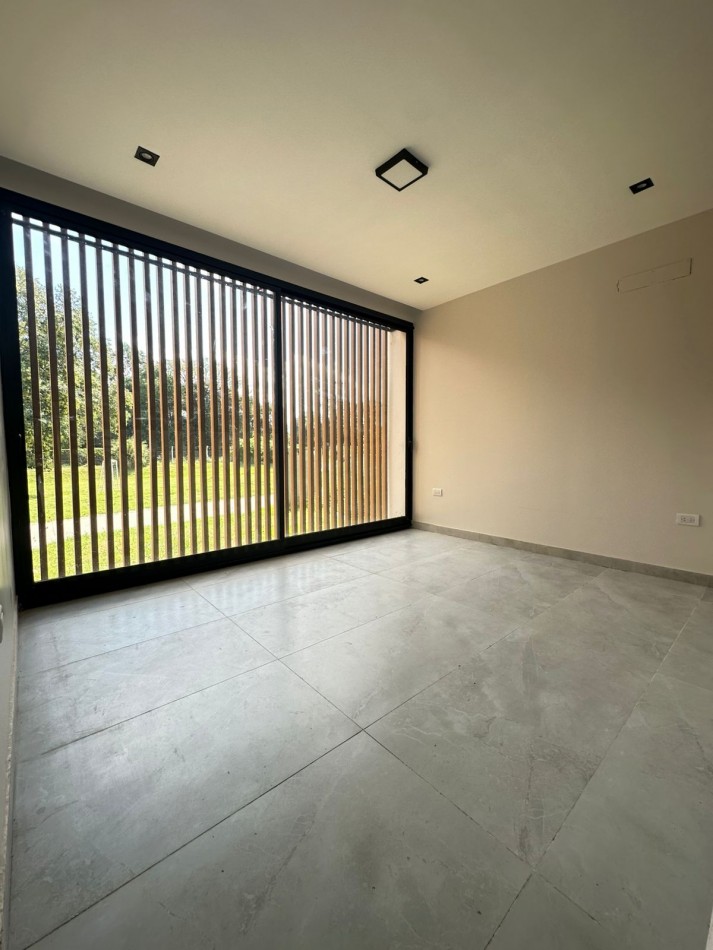 Casa a estrenar en el Country La Reserva 1