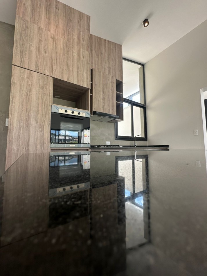 Casa a estrenar en el Country La Reserva 1