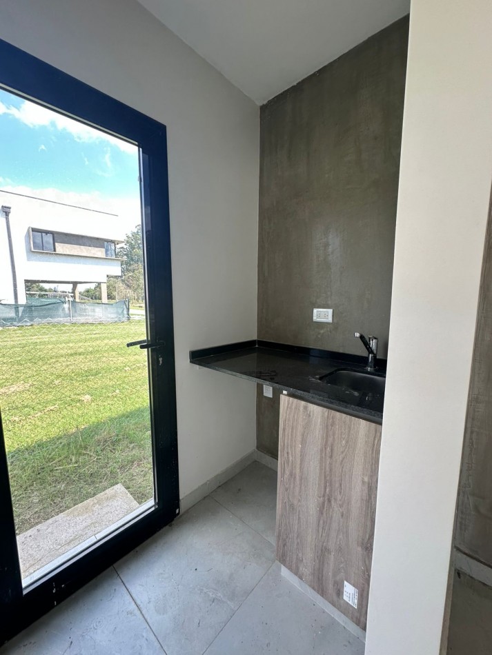 Casa a estrenar en el Country La Reserva 1