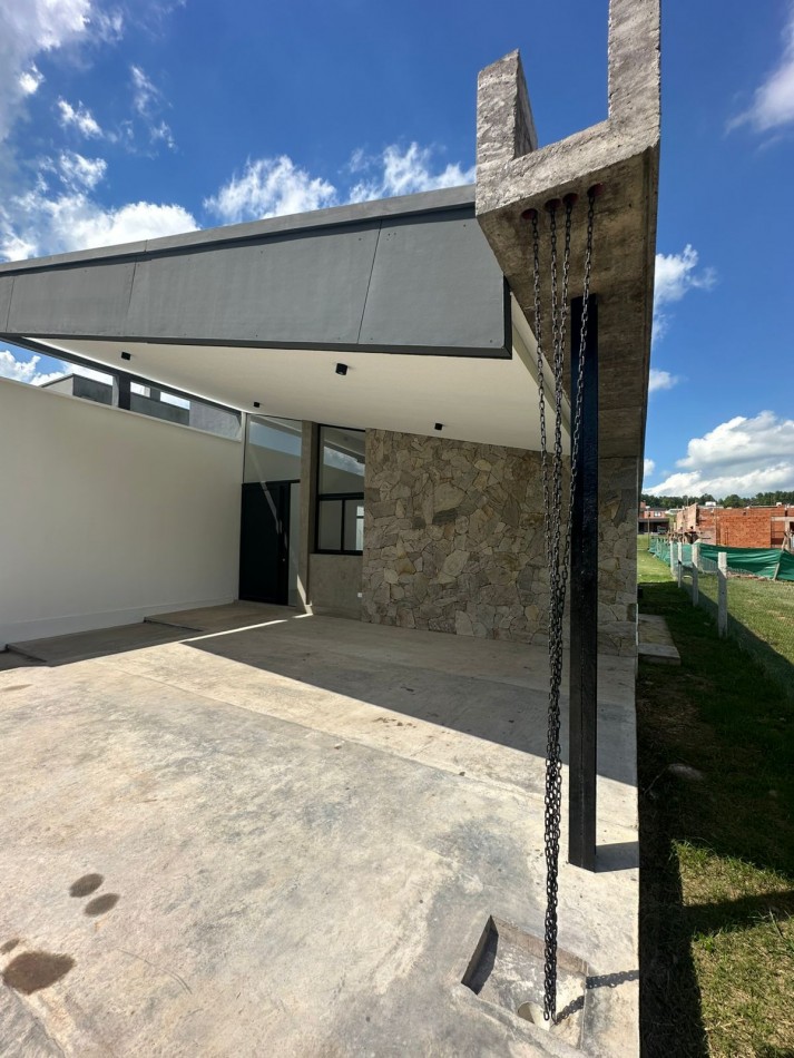 Casa a estrenar en el Country La Reserva 1