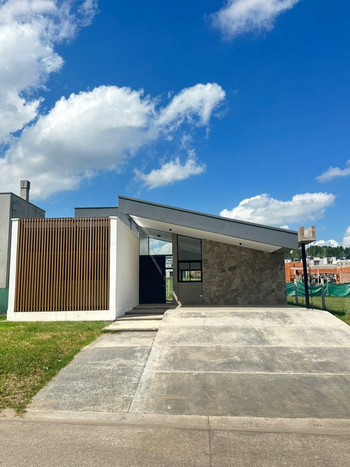 Casa a estrenar en el Country La Reserva 1