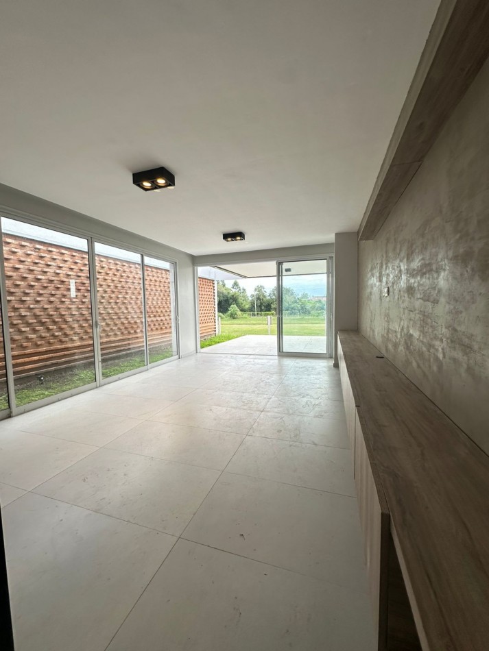 Casa a estrenar en Country La Reserva 1 - Lote A17