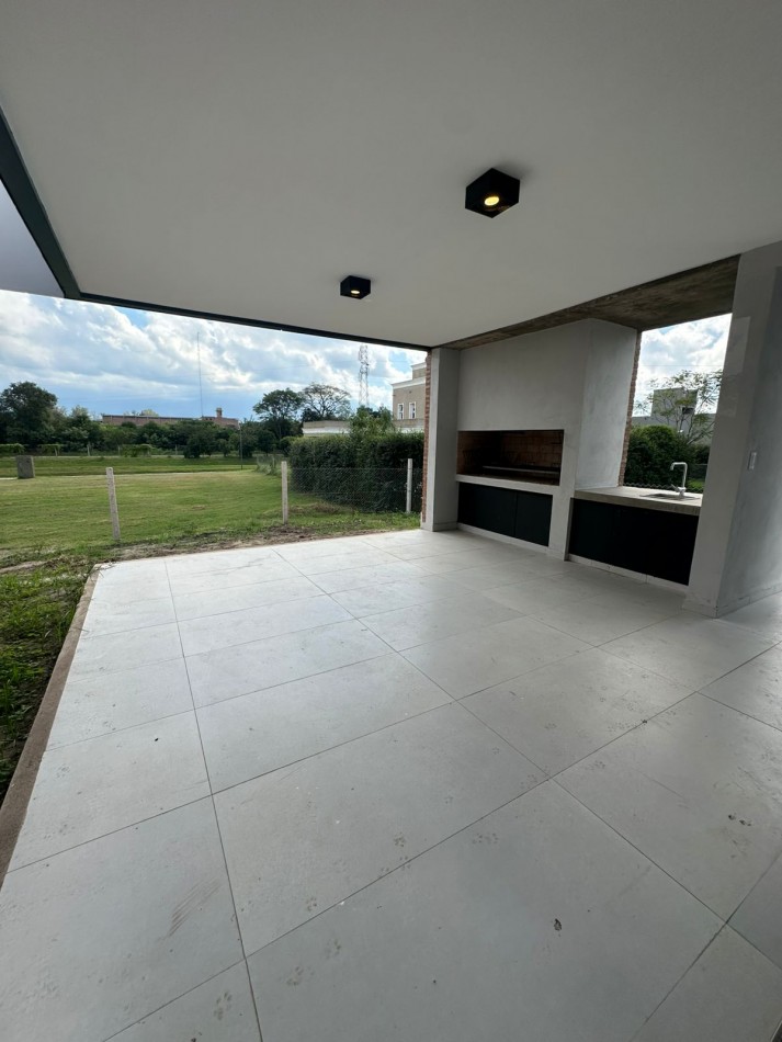 Casa a estrenar en Country La Reserva 1 - Lote A17