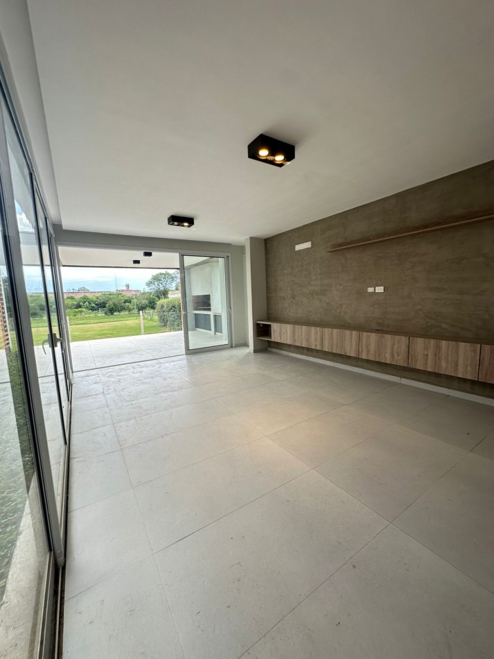 Casa a estrenar en Country La Reserva 1 - Lote A17