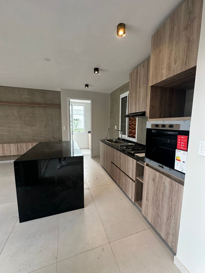 Casa a estrenar en Country La Reserva 1 - Lote A17