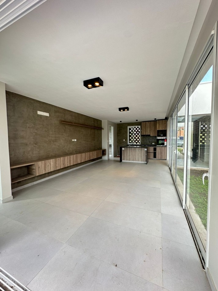 Casa a estrenar en Country La Reserva 1 - Lote A17