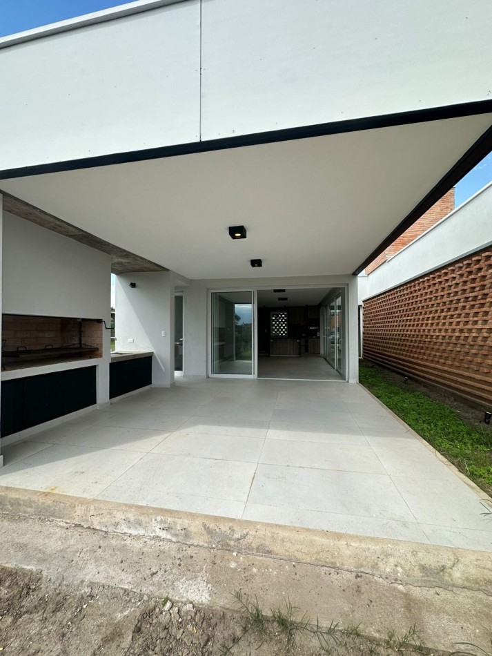 Casa a estrenar en Country La Reserva 1 - Lote A17