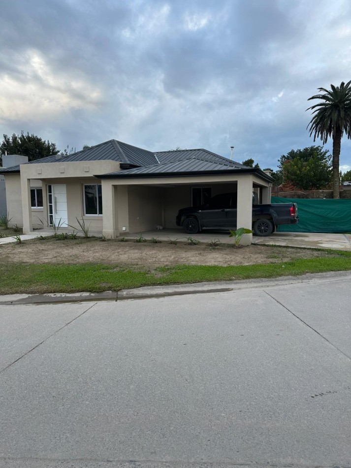 Aquiler casa barrio privado Quinta Azucena