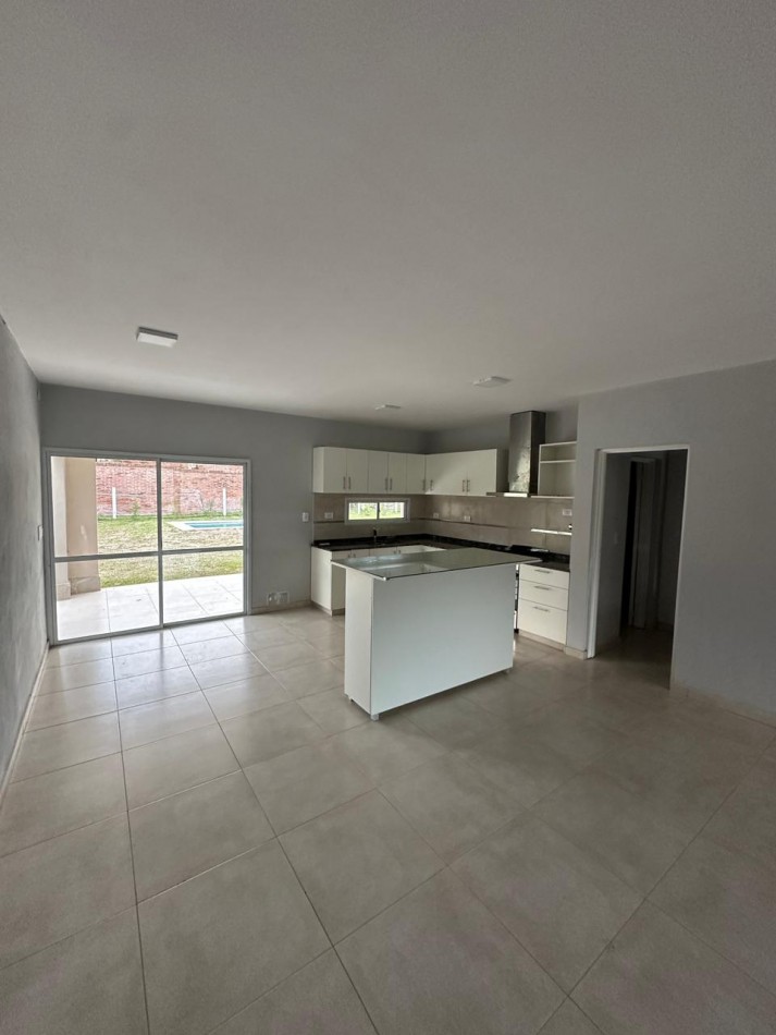 Aquiler casa barrio privado Quinta Azucena