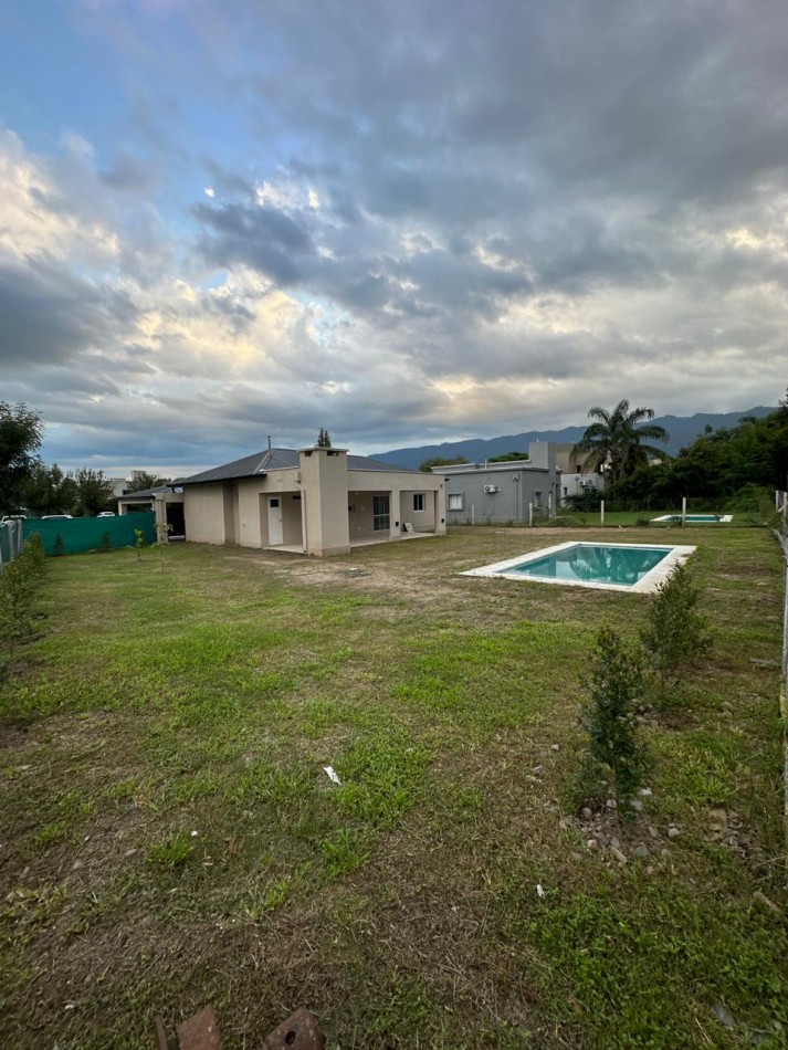 Aquiler casa barrio privado Quinta Azucena