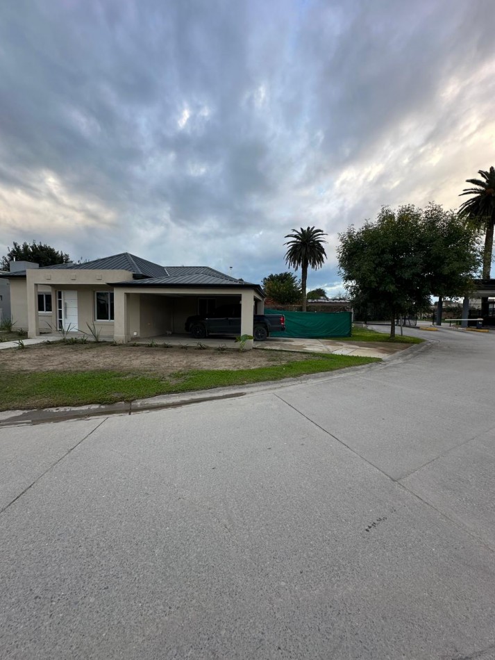 Aquiler casa barrio privado Quinta Azucena