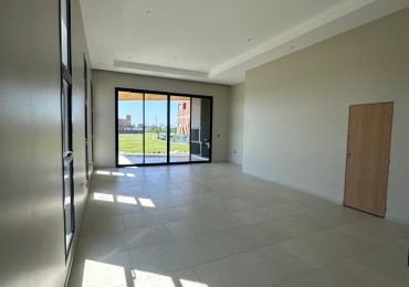 Casa a estrenar en el Country Viento Sur