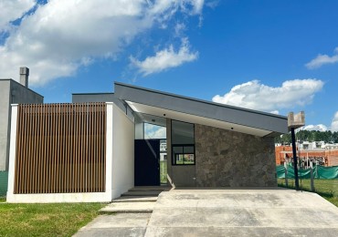 Casa a estrenar en el Country La Reserva 1